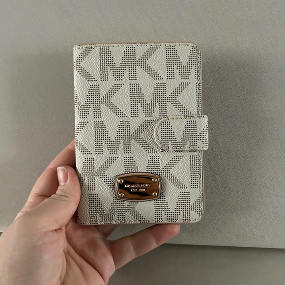Michael Kors Wallet/Bifold Card Case - Picture 1 of 3
